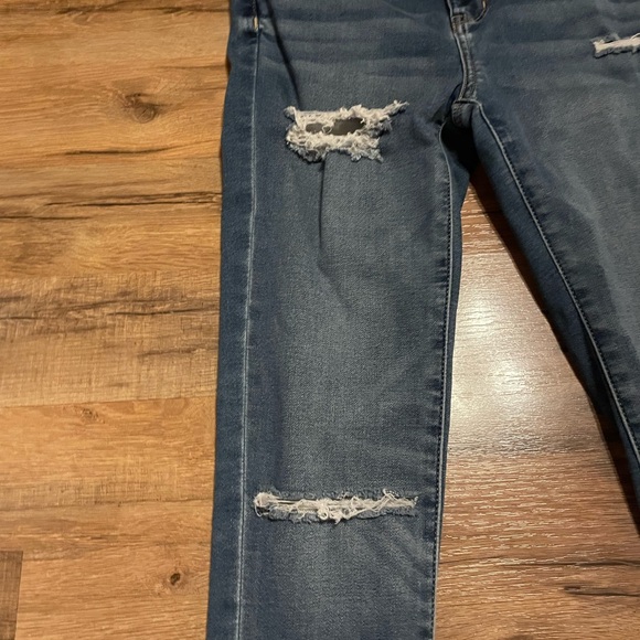 Distressed and ripped AE Jeggings - Picture 2 of 7